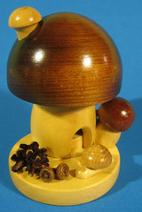 Forest Brown Mushroom German Smoker 146x322x1BR – alternate view of the German Christmas smoker