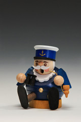 Mini Sailor Sitting German Smoker – alternate view of the German Christmas smoker