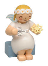 WENDT & KÜHN Goodwill Snowflake Marguerite Angel with Paper Star – Christmas ornament
