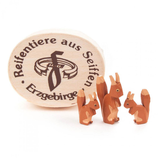 Squirrels Hand Carved Boxed Wooden German Figurine Set of Three 1 inch to 1/2 inch – Christmas ornament by Hans-Gunter Flath
