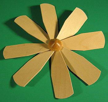 Pyramid Fan Assembly 184mm 2 – detail view of the Christmas pyramid