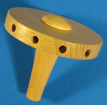 Pyramid Hub 12 Holes - 4.5mm / 4mm – side view of the Christmas pyramid