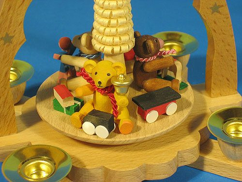 Teddy Bears Toys Pyramid – detail view of the Christmas pyramid