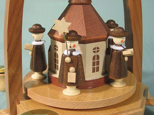 Carolers Brown Seiffen Church Pyramid – detail view of the Christmas pyramid