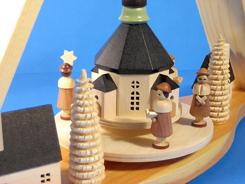 Village Seiffen Carolers German Pyramid