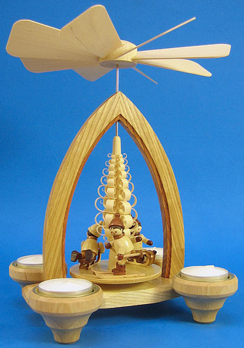 Natural Children Sports German Pyramid – side view of the Christmas pyramid