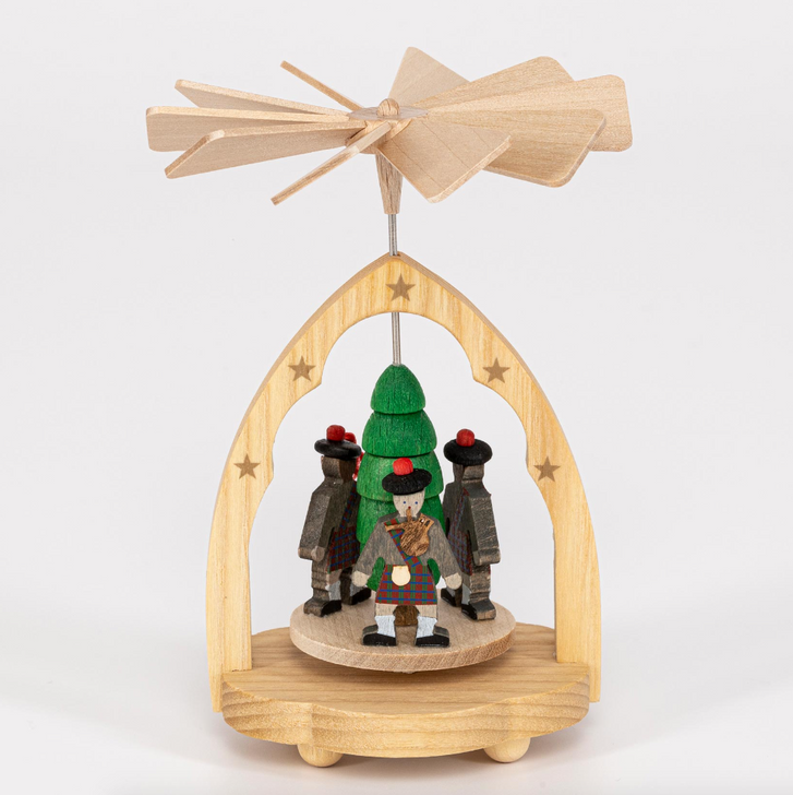 Miniature Pyramid Scottish Wearing Kilt | Warm Air Pyramid – detail view of the Christmas pyramid