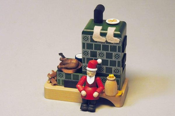 Santa Fireplace Stove German Smoker – alternate view of the German Christmas smoker