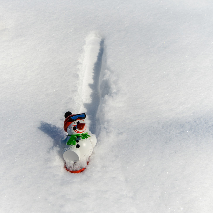 MINI Snowman on Snowboard German Smoker Incense Figure | 11cm – detail view of the German Christmas smoker