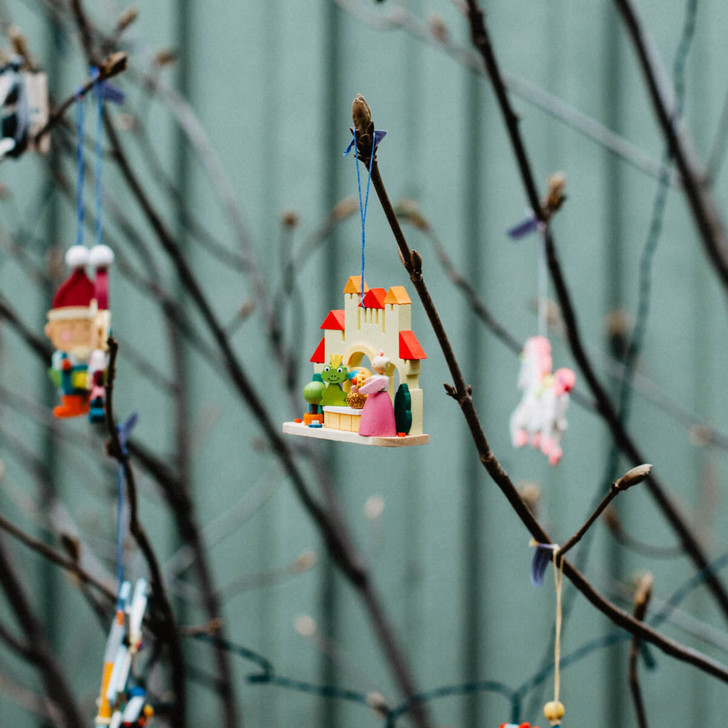 Princess and the Frog Wooden Ornament – side view of the Christmas ornament