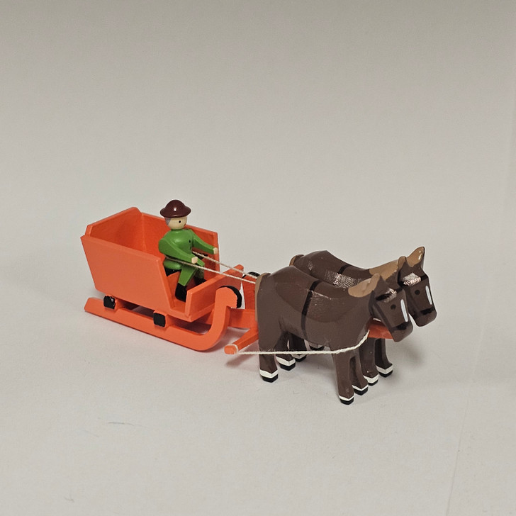 Horses Pulling Empty Orange Sleigh - Wooden German Figurine – detail view of the Christmas ornament