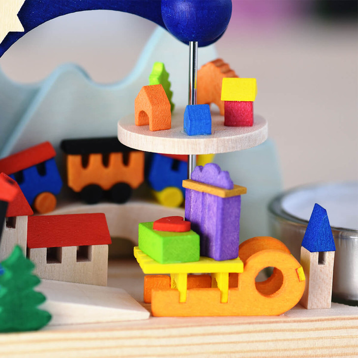 Santa in Nature Tealight Pyramid – alternate view of the Christmas pyramid