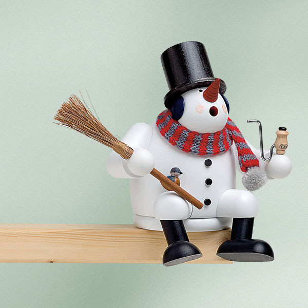 Snowman, sitting – alternate view of the German Christmas smoker
