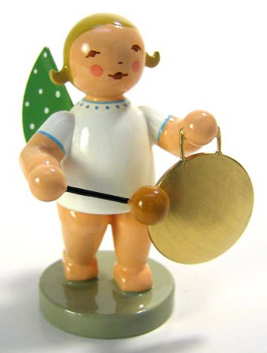 WENDT & KÜHN Standing Angel Playing Gong – detail view of the Christmas ornament
