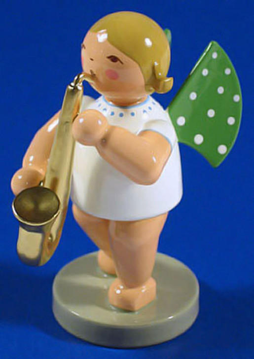 WENDT & KÜHN Standing Angel Saxophone Figurine – side view of the Christmas ornament