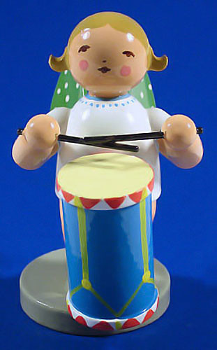 WENDT & KÜHN Standing Angel Drum Figurine – side view of the Christmas ornament