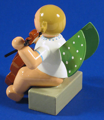 WENDT & KÜHN Sitting Angel Cello Figurine – side view of the Christmas ornament