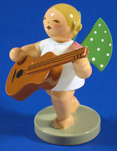WENDT & KÜHN Angel Guitar Figurine – side view of the Christmas ornament