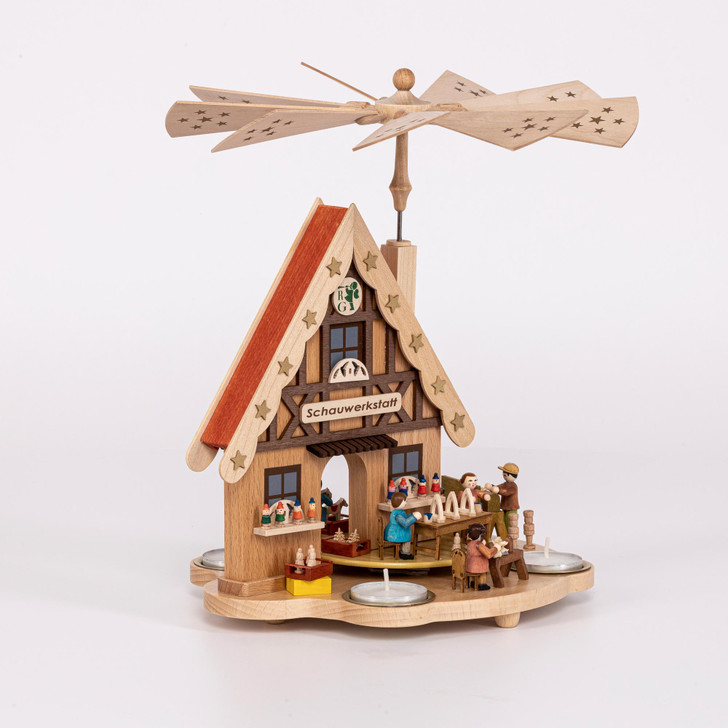 Tealight Workshop Pyramid House | 29cm – detail view of the Christmas pyramid