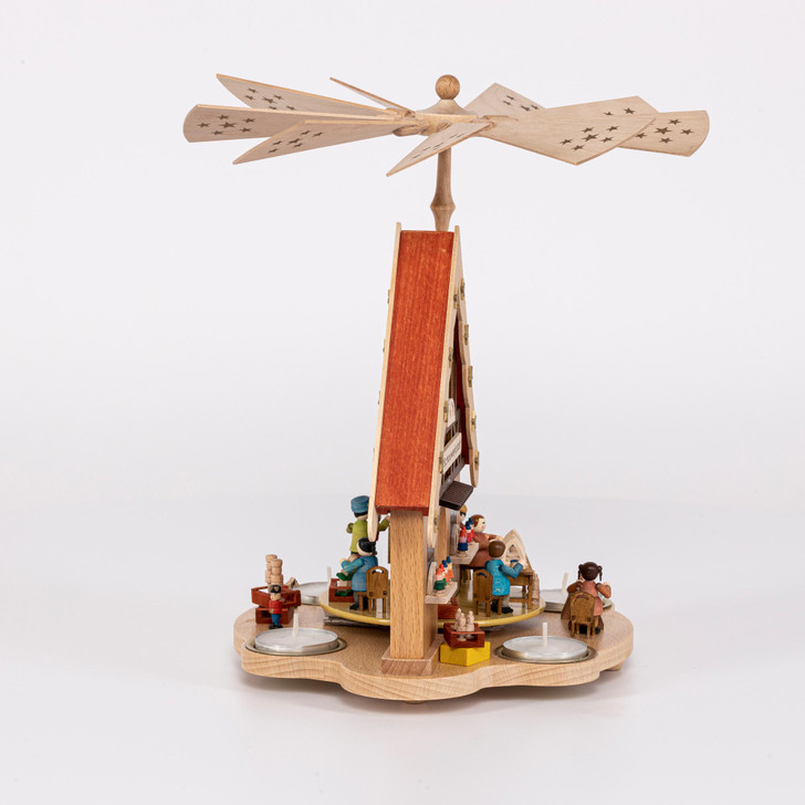 Tealight Workshop Pyramid House | 29cm – side view of the Christmas pyramid