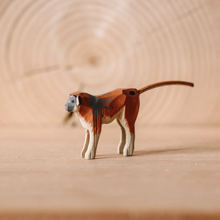 Zoo Animals with Box – detail view of the Christmas ornament