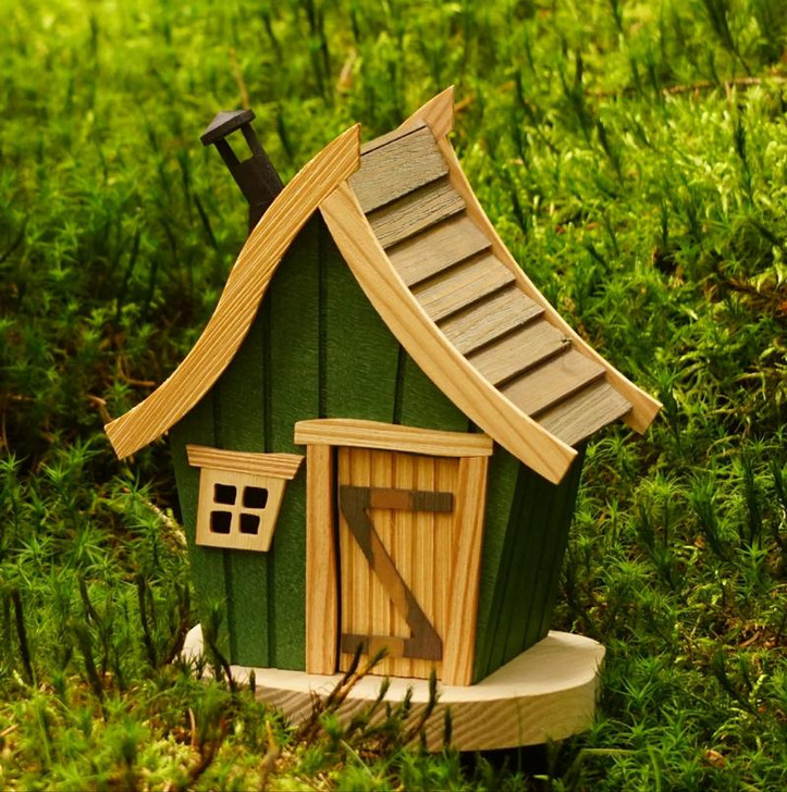 Green Rustic Wood Incense House with Chimney – 20 cm Decorative Smoker – detail view of the German Christmas smoker