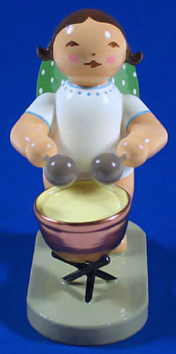WENDT & KÜHN Blonde Angel Kettledrum Figurine – detail view of the Christmas Figurine