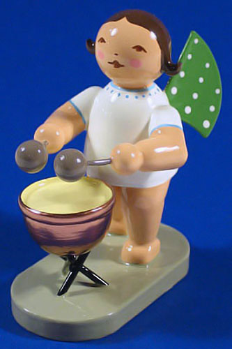 WENDT & KÜHN Blonde Angel Kettledrum Figurine – side view of the Christmas Figurine