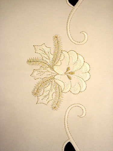 Christmas Golden Bells German Tablecloth 87 – detail view of the German handcrafted gift