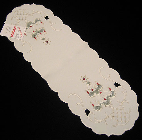 German Christmas Tree Oval Table Topper 23 – German handcrafted gift by Funke Stickerei GmbH