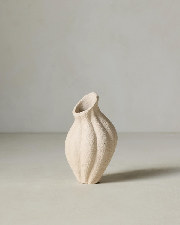 Virgo Curved Vase