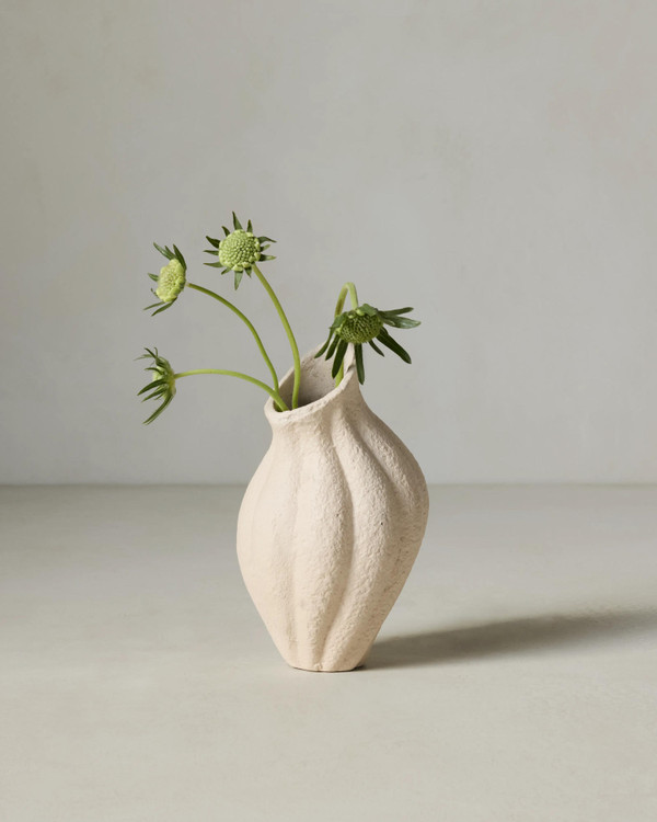 Virgo Curved Vase
