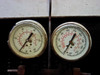 Sun Electric MRC 400 – close-up of analog low-side and high-side pressure gauges