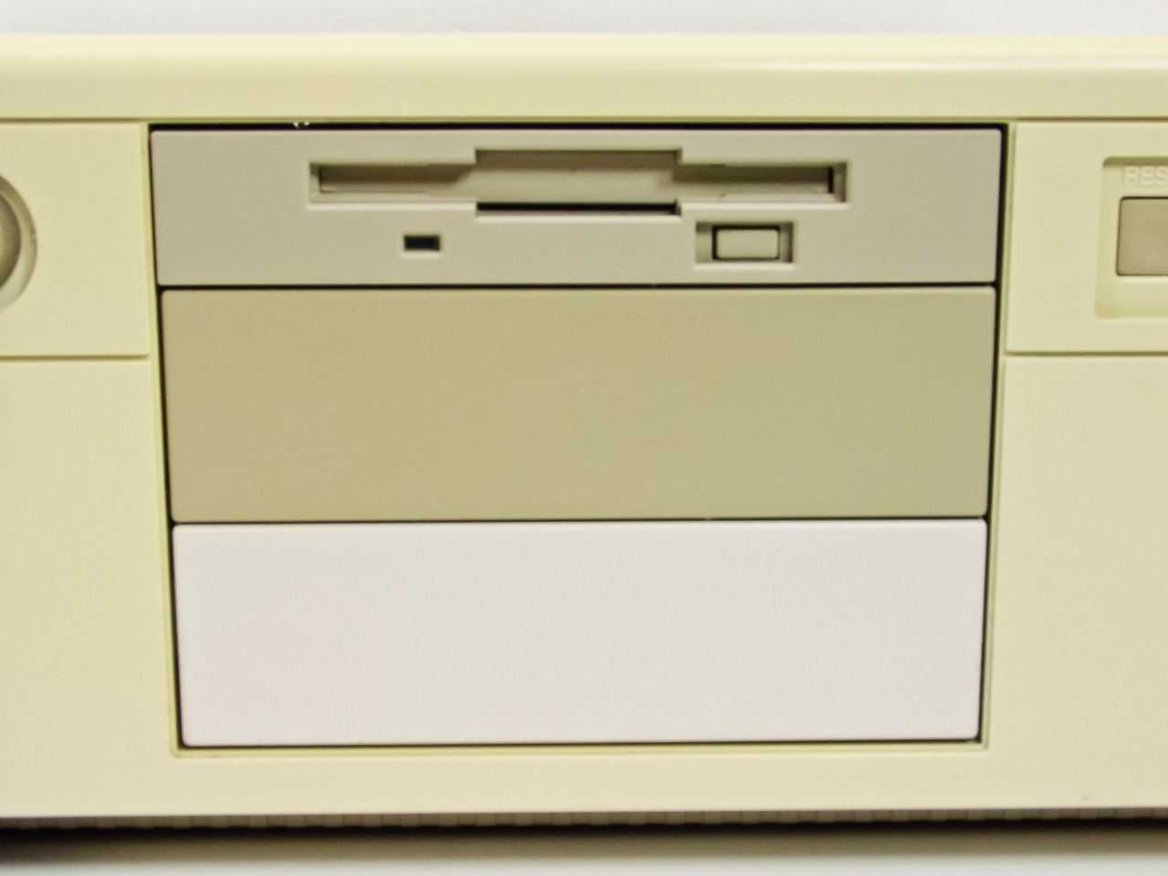 AST Premium II 386SX/20 MHz Desktop