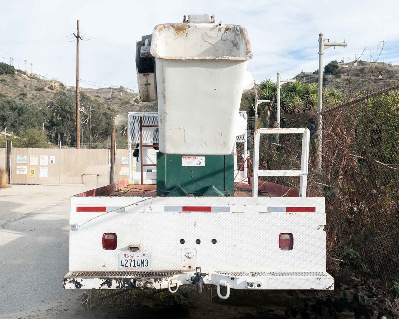 International Bucket Truck 2012, 26ft Flatbed Hi Ranger 65' Boom, 4 ...