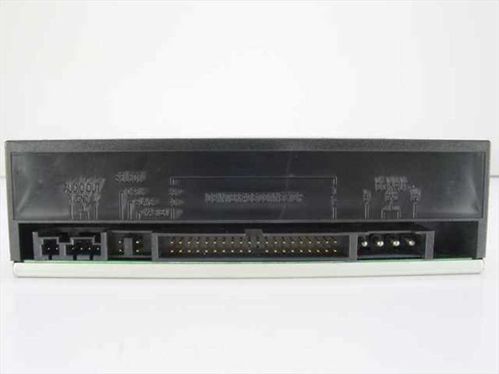Hitachi CDR-8130 16x IDE Internal 5.25