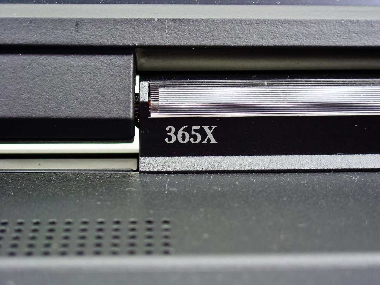 IBM 2625-3E9 365X Thinkpad Pentium 120MHz Laptop for Parts