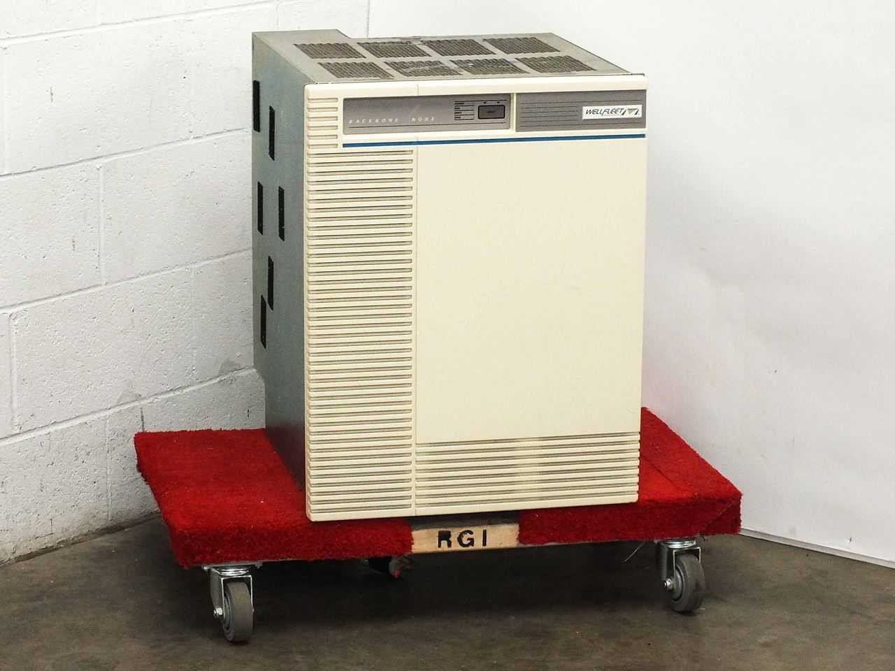 Wellfleet 73000 Backbone Concentrator Node BCN Communications Server ...