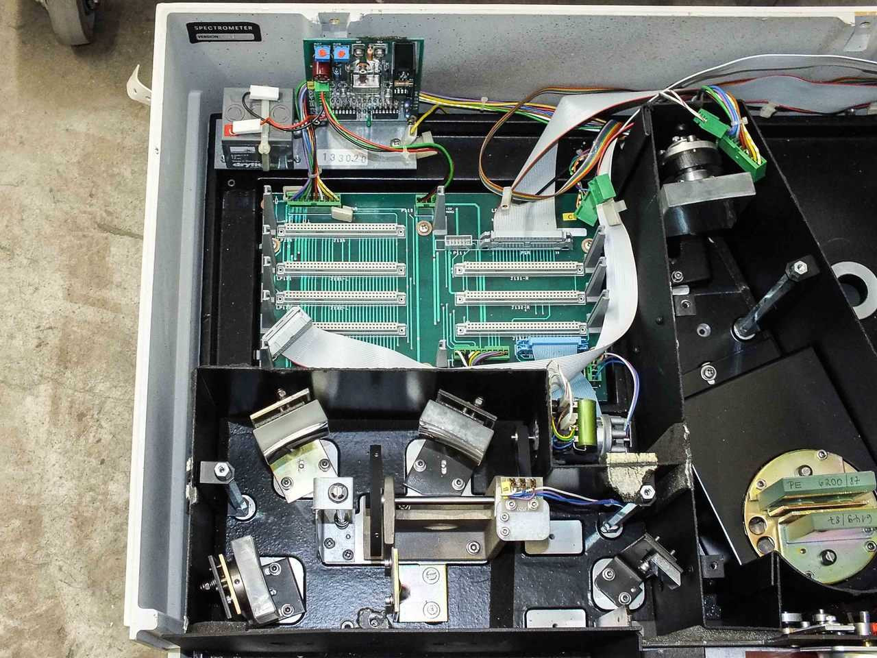 Perkin-Elmer 110890 Lambda 9 UV VIS NIR Spectrophotometer