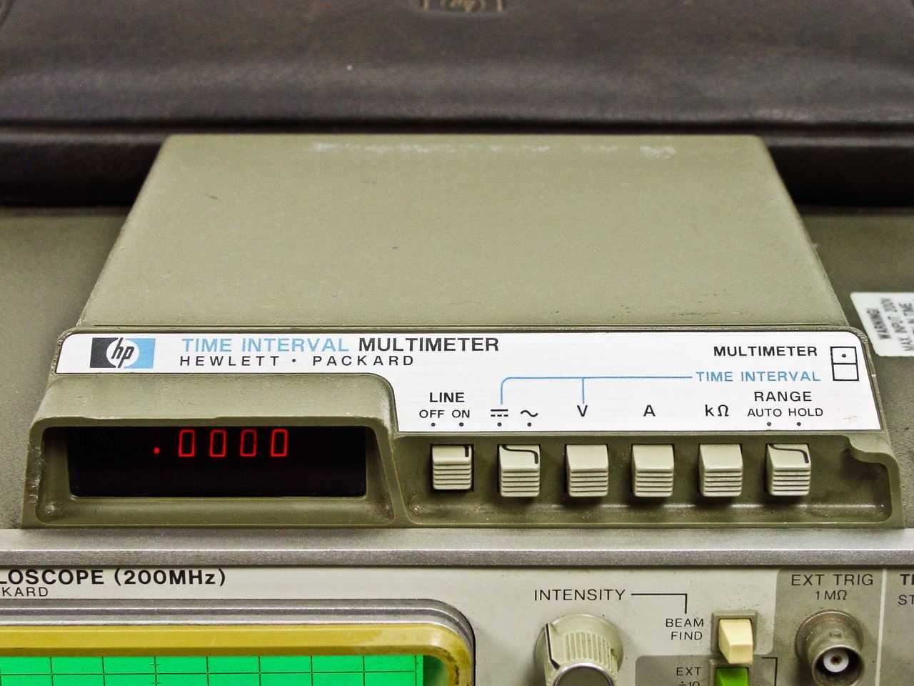 HP 1715A Oscilloscope (200MHz)