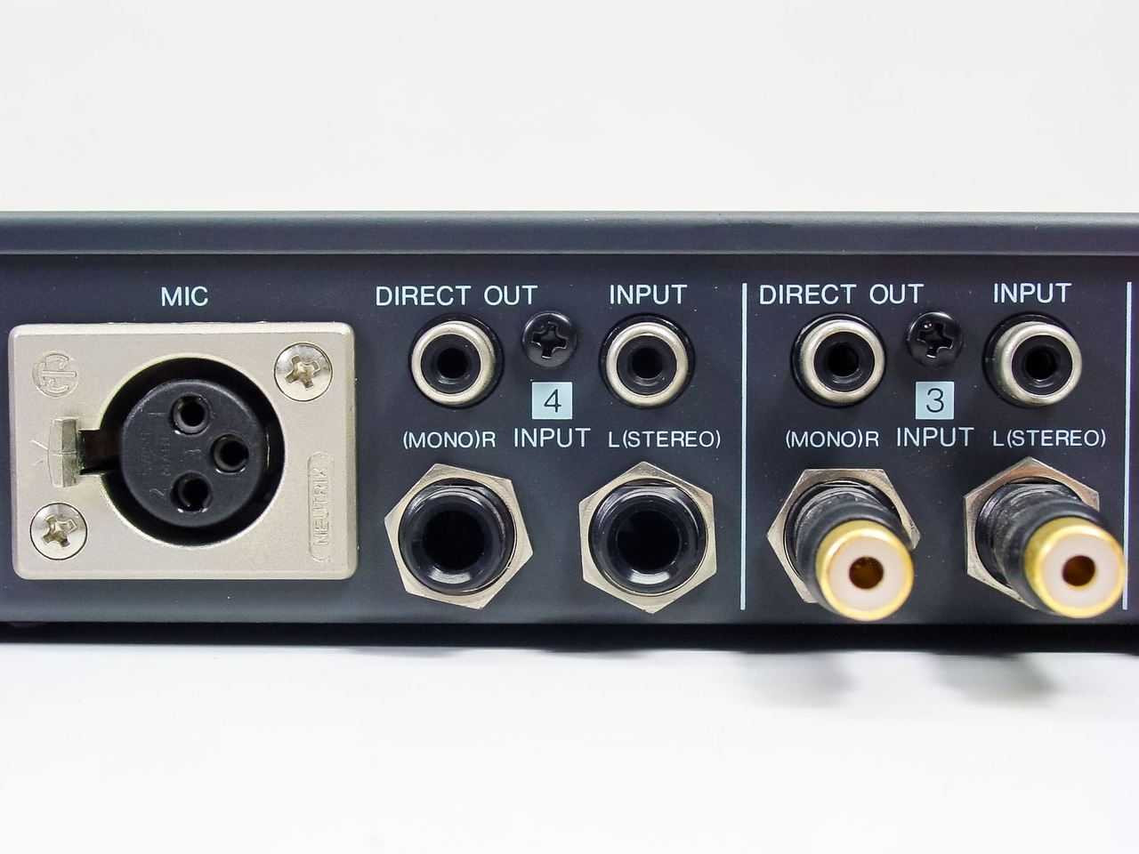 TOA D-3 Stereo Electronic Music Mixer 19 Inc Rackmount with Ears