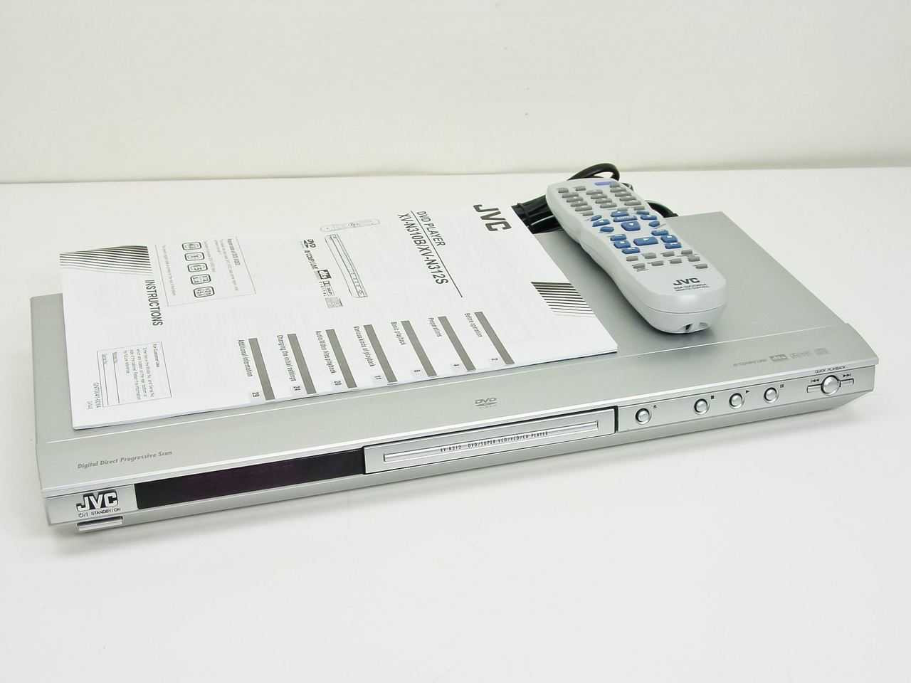 JVC XVN312S DVD player w/ remote control