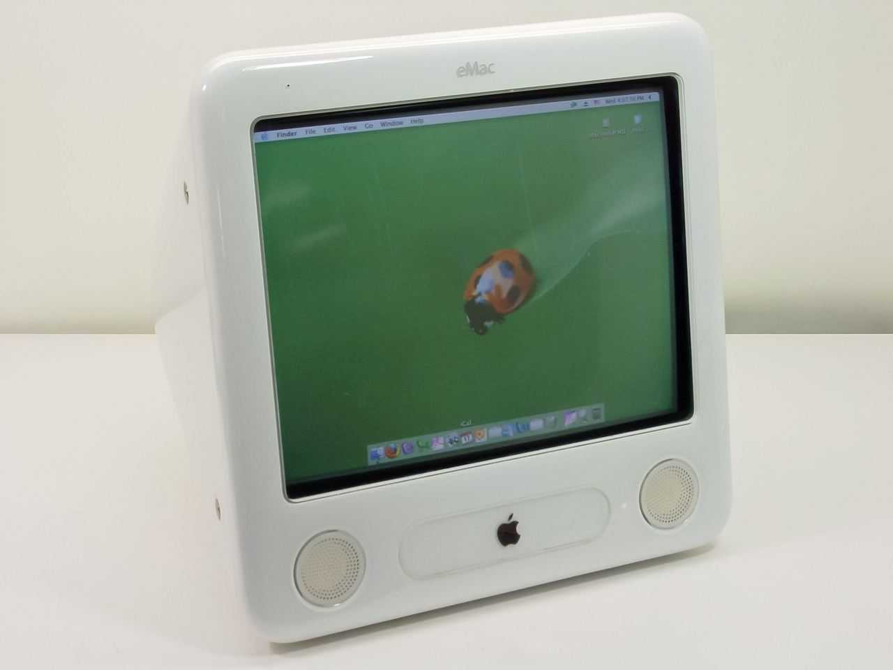 Apple eMac A1002 G4 1.25GHz 17in CRT All-in-One Mac