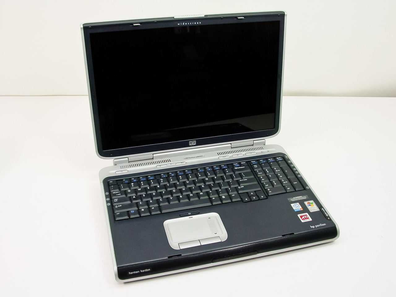HP Pavilion zd8000 Laptop 3.2GHz P4 1GB DVD+RW ATI 17in