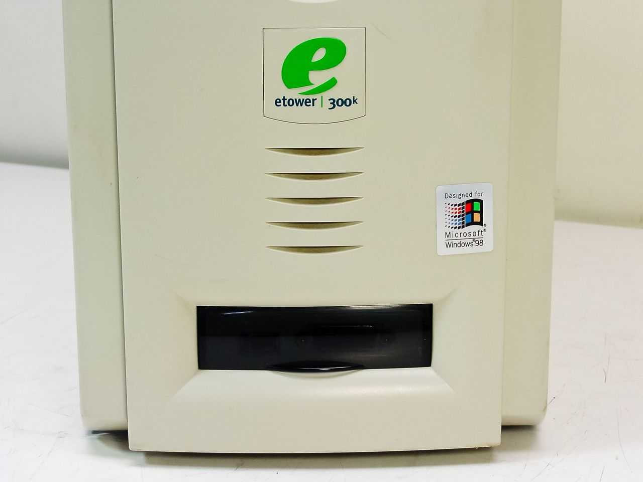 Emachines Etower 300K AMD 300MHz 64MB 4.1 GB Tower Computer