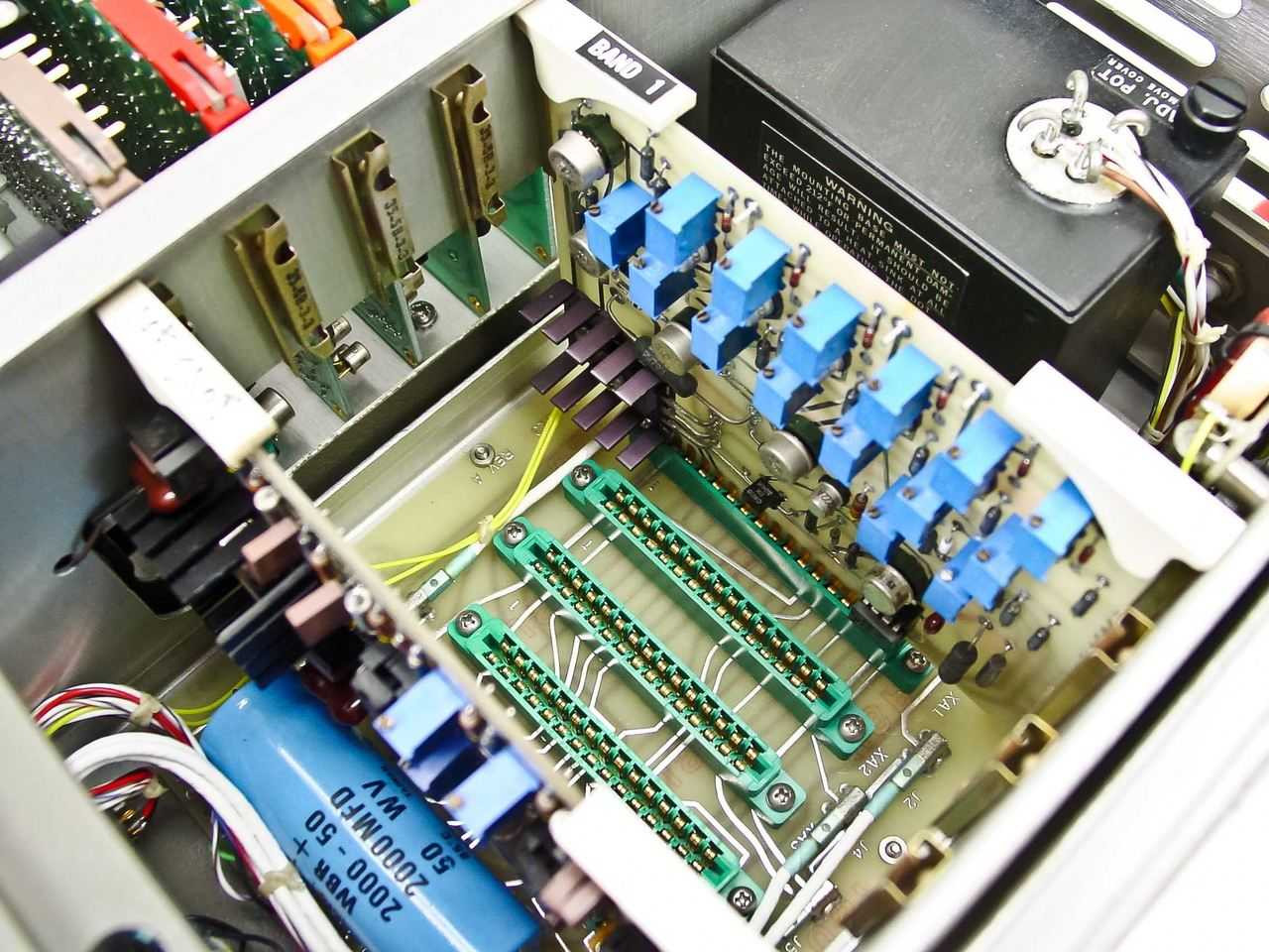 HP 8620C Sweep Oscillator w/ HUGHES Millimeter-Wave V-Band RF