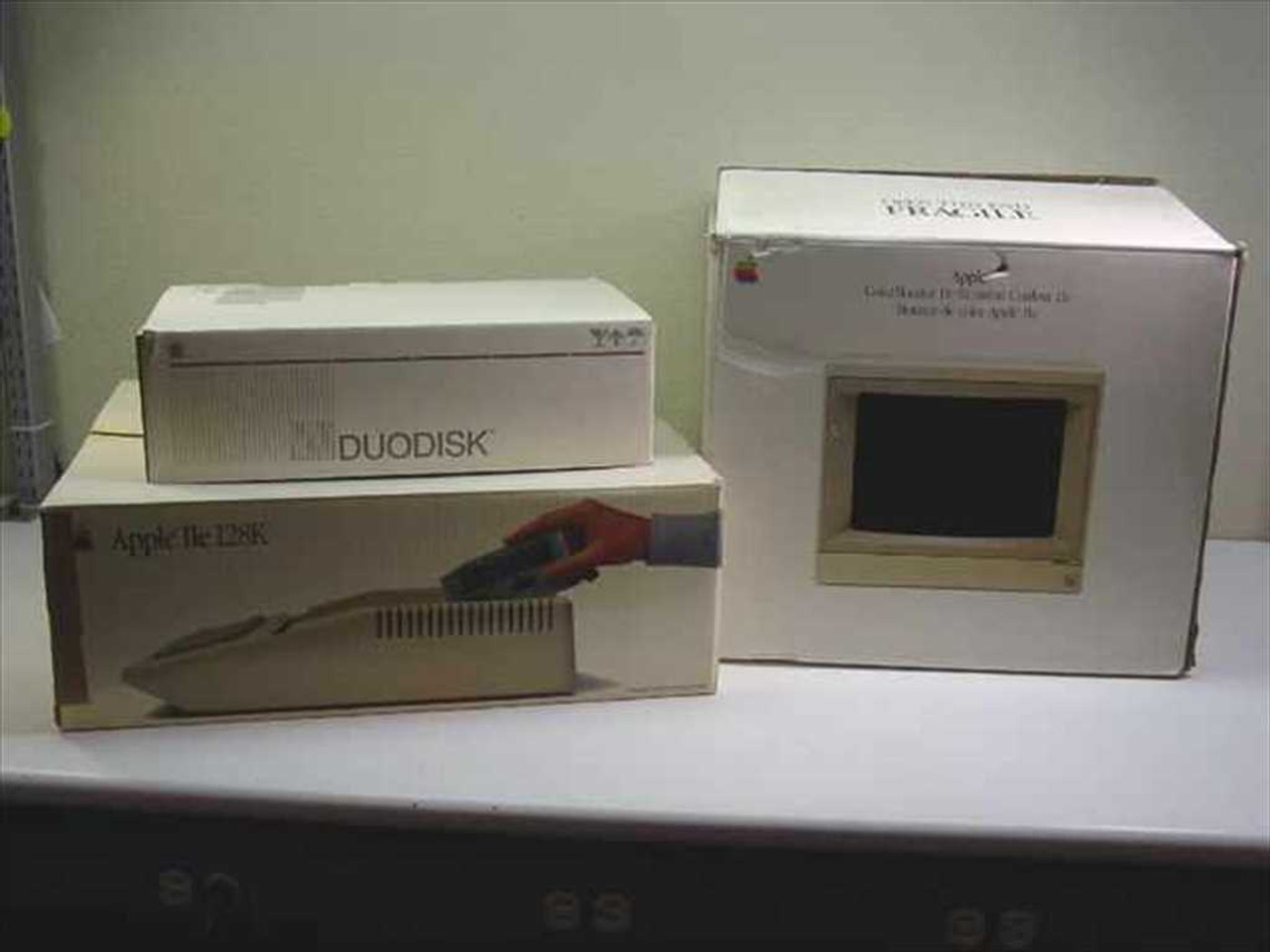 Apple - yasu　2台です Apple II Floppy Disk Emulator from innoelement on Tindie