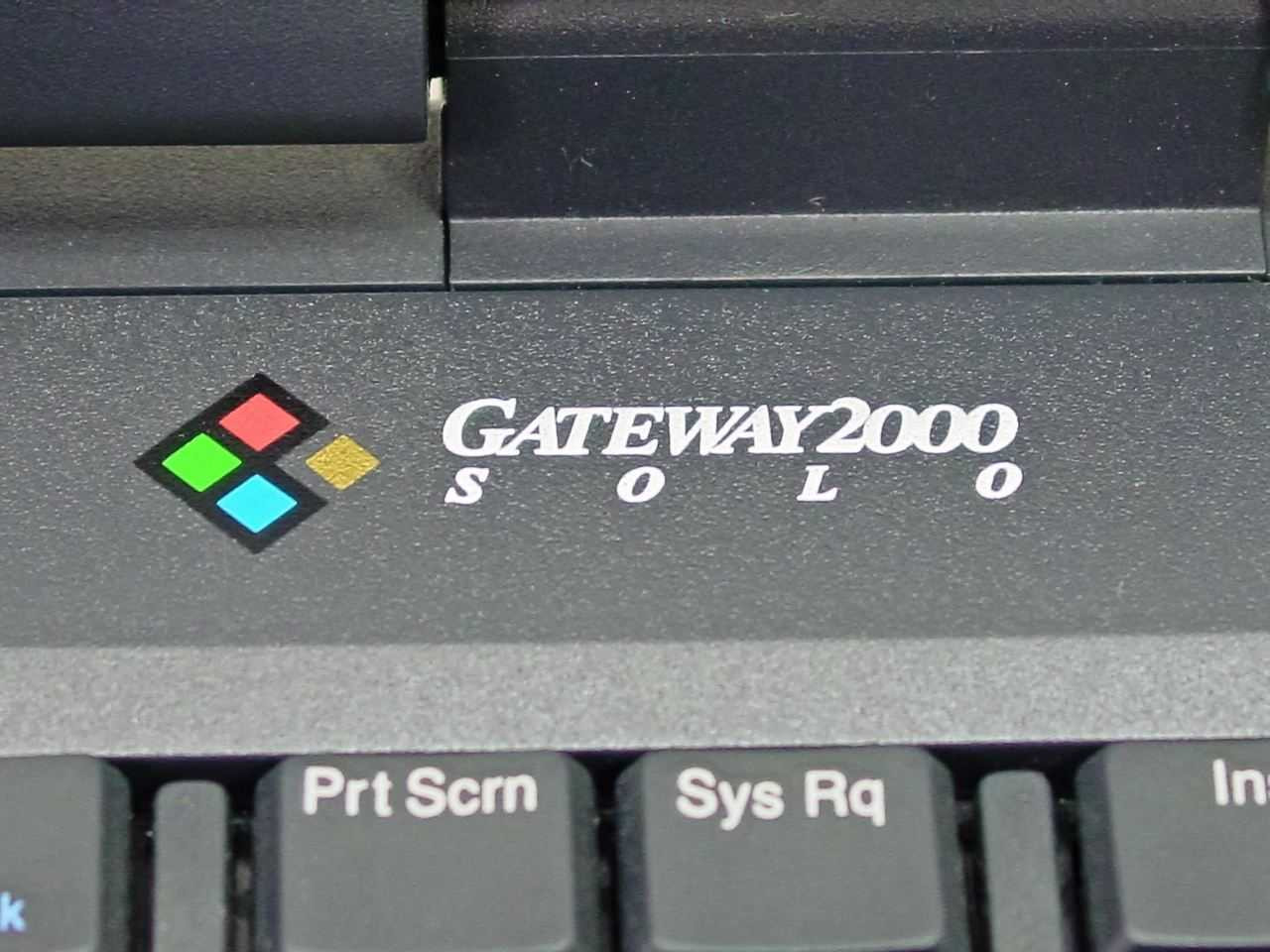 Gateway 2000 Solo 9100 Laptop 233MHz MMX 32MB — Parts