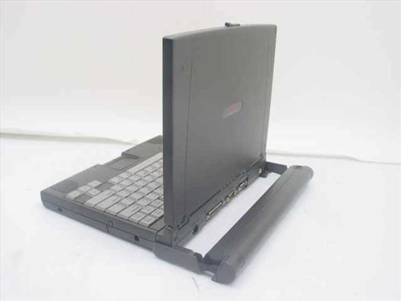 Compaq Armada 4120 P120Mhz 16 MB Ram 1 GB HDD Laptop