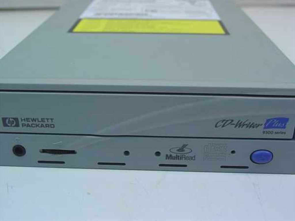 HP CD-RW IDE Internal 10x4x32x CD-Writer Plus 9300 Se (C4492)